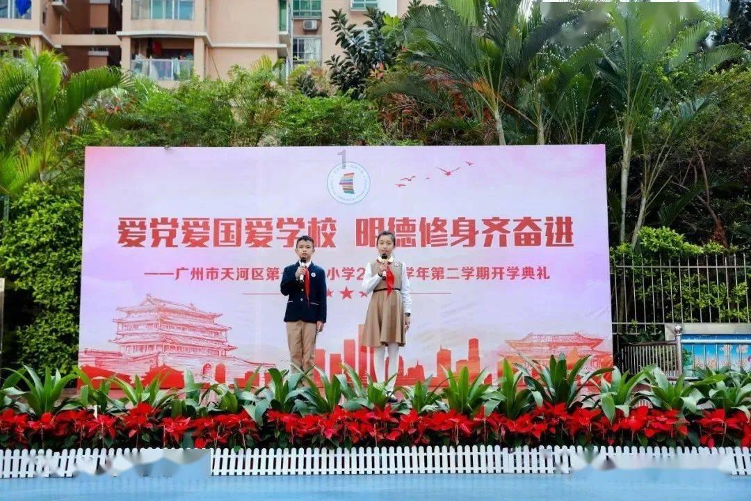 记者：科隆和多特球迷都撒了金币巧克力，并喊“他*的德国足协”